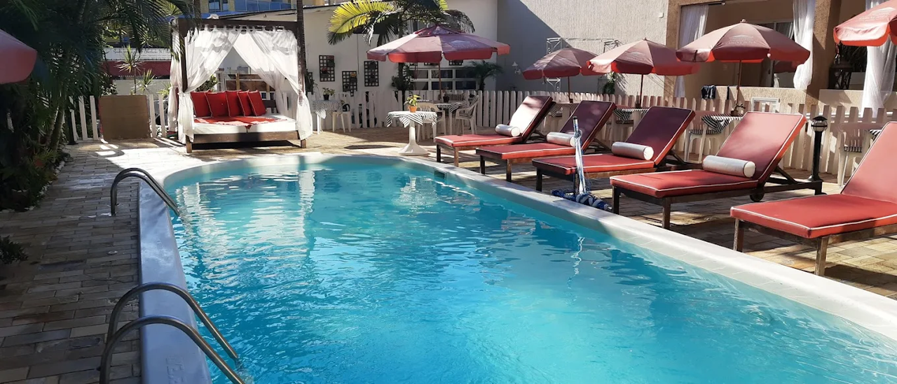 Piscina do Hotel Cabana Suíça