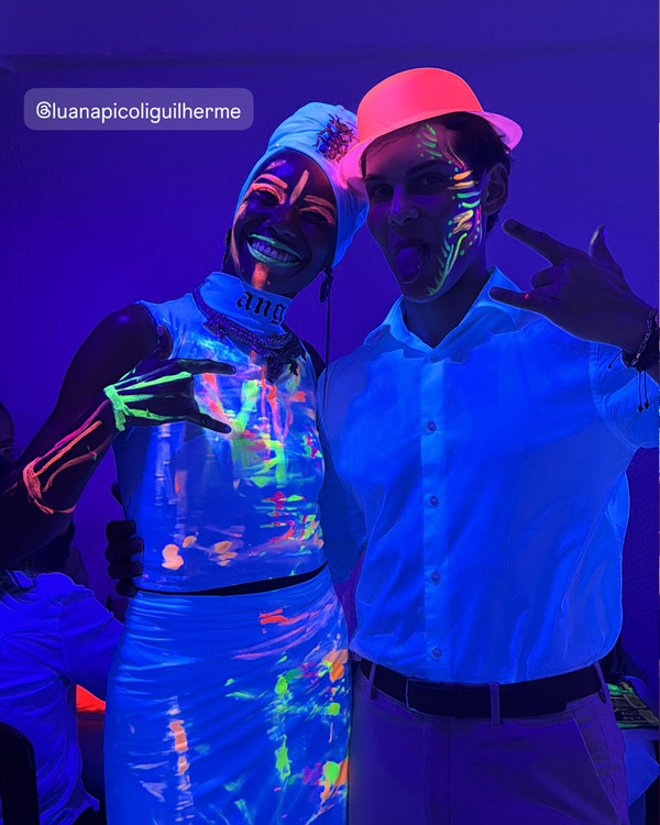 Evento neon no Maruá Bar